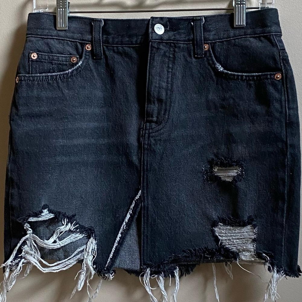 WE THE FREE/ FREE PEOPLE DENIM MINI SKIRT/ COLOR BLACK / SIZE 25 - S/ USED